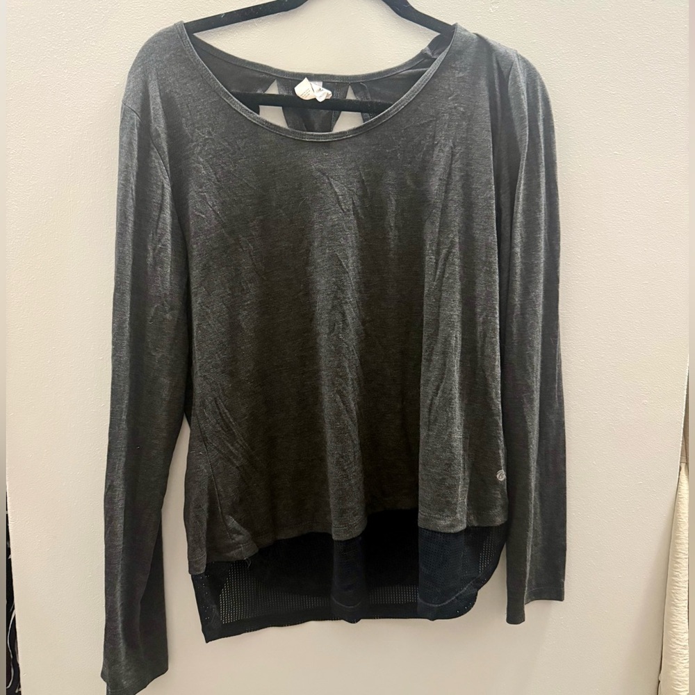 FINAL PRICE -NWT size XL workout tee🌺